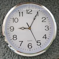 công ty sản xuất đồng hồ treo tường quà tặng quảng cáo Kim Cương